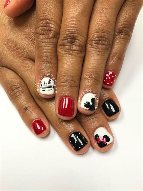 Minnie and Mickey Mouse Nails 